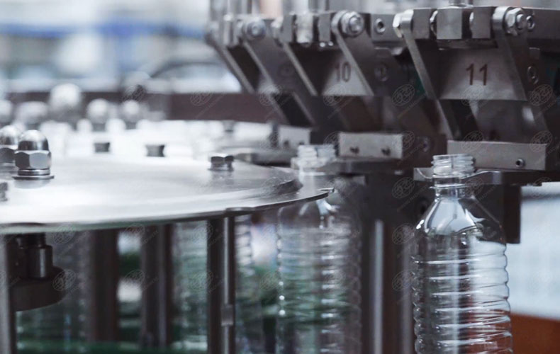 礦泉水灌裝設(shè)備 礦泉水灌裝設(shè)備